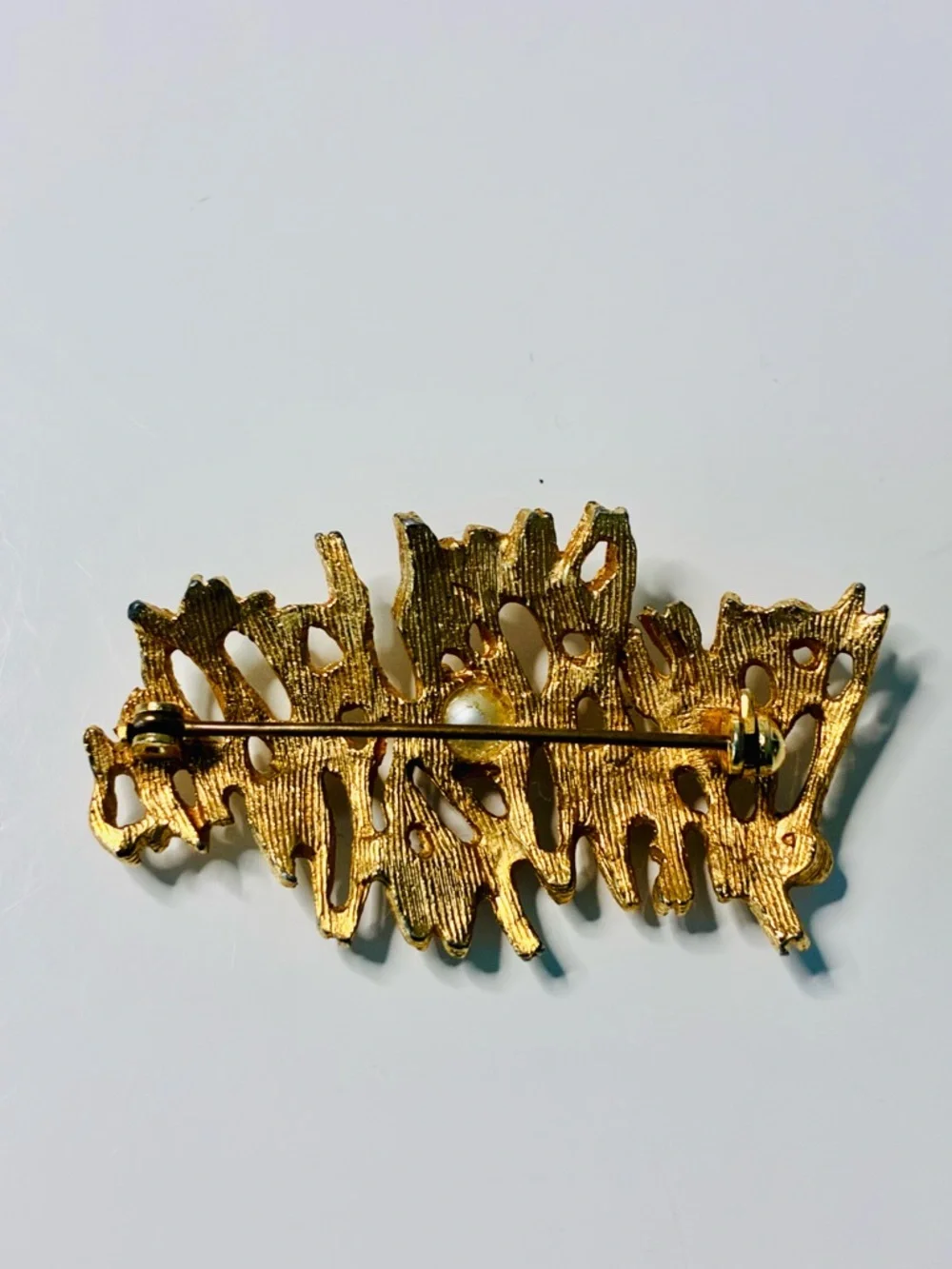 VTG Gold-Tone Pearl Accent Coral Reef Bar Brooch Pre Loved- Women Jewelry